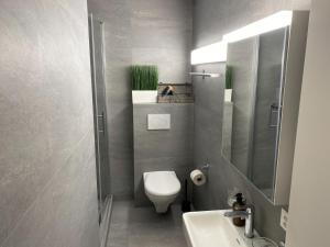 Ένα μπάνιο στο Beautiful flat with nice lake and mountain views