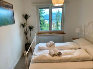 Ένα ή περισσότερα κρεβάτια σε δωμάτιο στο Beautiful flat with nice lake and mountain views