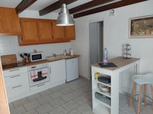 A kitchen or kitchenette at Le Cadran