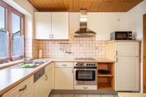 Kjøkken eller kjøkkenkrok på Drei-mädelhaus Ambs Wohnung 3