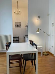 a dining room with a white table and chairs at Casa Linda in Fano