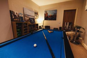 Φωτογραφία από το άλμπουμ του Luxury Trearddur Bay beach house with sea views σε Trearddur