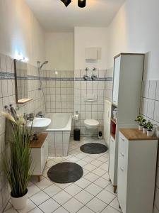 a bathroom with a tub and a sink and a toilet at Stilvolles Apartment im Zentrum in Zittau