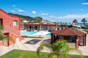 an aerial view of a house with a swimming pool at Hotel Valeria Del Mar in Belvedere Marittimo