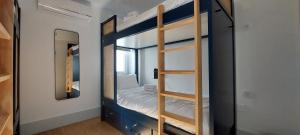 Postel nebo postele na pokoji v ubytování Angra Heritage - City Center Hostel