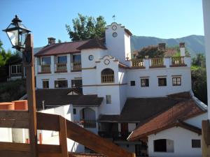 El edificio en el que está la posada