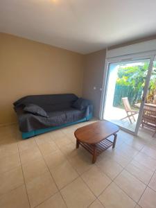 Posezení v ubytování Appartement F2 avec piscine