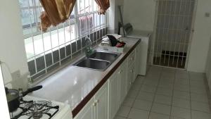 Kuhinja ili čajna kuhinja u objektu Lynn's Place