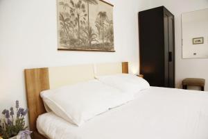 Ένα ή περισσότερα κρεβάτια σε δωμάτιο στο Studio Apartment Gea - Peaceful & Quiet - Queen Bed, Modern, Parking