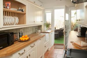 a kitchen with a plate of oranges on a counter at Spring Cottage in Chipping Norton