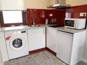 Kuchyňa alebo kuchynka v ubytovaní Apartamentos Comfort City + 3 fotografie