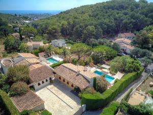 Private villa swimming pool hills Cannes з висоти пташиного польоту