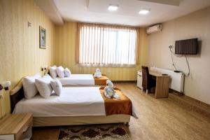 Postel nebo postele na pokoji v ubytování Hotel Saradis + 37 fotografií