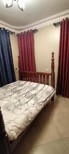 En eller flere senge i et værelse på Cosy Living