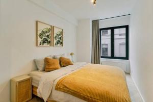 En eller flere senger på et rom på Luxurious 2-BDR apartment @ trendy south area 2