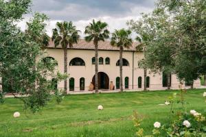 an exterior view of a house with palm trees at Judeka Agriresort in Caltagirone