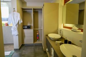 Vannituba majutusasutuses Solmare Apartments & Suites