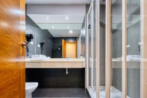 Un baño de Checkin Madrid Móstoles