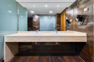 Un baño de Checkin Madrid Móstoles