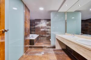 Un baño de Checkin Madrid Móstoles