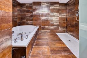 Un baño de Checkin Madrid Móstoles