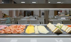 Comida en o cerca de este hotel