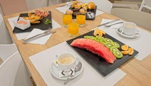 Comida en o cerca de este hotel