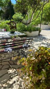 Garden sa labas ng Green Yard Family Holiday Home Sidari Corfu