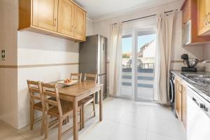 a kitchen with a table and chairs in a room at Ferrel Apartment in Ferrel +15 photos