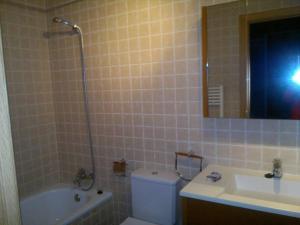 Ένα μπάνιο στο Acogedora Morada de Montaña +21 φωτογραφίες