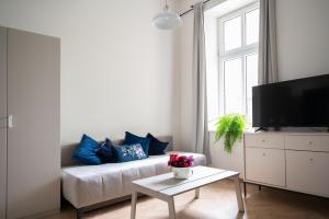 a living room with a couch and a tv at CityCenterApartment/Wrsz56 in Katowice