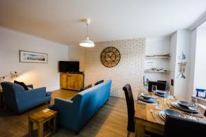 Posezení v ubytování Flat 1 Flint House Tenby - 2 bedroom - garden - dog friendly