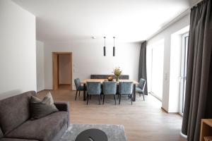 A seating area at Das Lenz by Inncomer