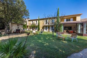 Zahrada ubytování Logis Hôtel La Bastide De Grignan & Restaurant "La Chênaie"