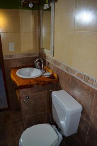 a bathroom with a toilet and a sink at cabaña 1 santa catalina in Villa Giardino