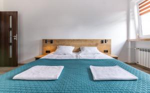 Posteľ alebo postele v izbe v ubytovaní Apartament rodzinny
