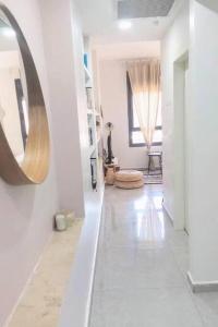 Phòng tắm tại One bedroom Machane Yehuda Design Apartment