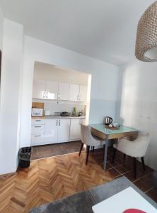 a kitchen with a table and chairs in a room at Park 1 MARKO FREE PARKING in Vranje