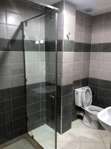 a bathroom with a shower and a toilet and a sink at Logement entier : appartement in Larache