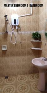 a bathroom with a sink and a toilet at Krystal Homestay in Kulim