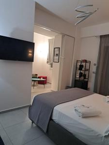 a bedroom with a bed with a ceiling fan at Sikelia Superior Rooms Milazzo in Milazzo