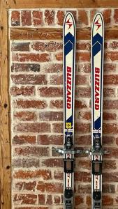 a pair of skis hanging on a brick wall at U Babci Marysi in Karpacz