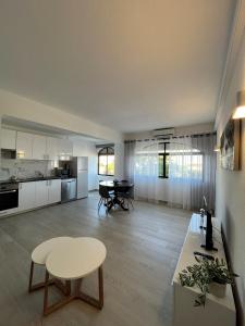 Nhà bếp/bếp nhỏ tại Albufeira Central 6 by Homing