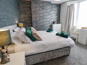 a bedroom with a bed with stuffed animals on it at 3 Auborough Street in Scarborough