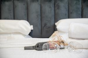 a bed with a pair of glasses and towels at SEA & BUY in H̱adera