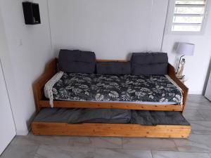 Postel nebo postele na pokoji v ubytování Bungalow agéable et confortable, parking securisé