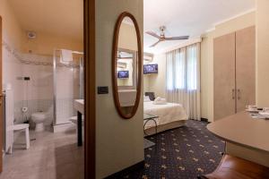 Koupelna v ubytování Holiday Rooms Antica Badia