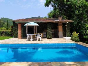 Bazén v ubytování Sítio Casarão nebo v jeho okolí