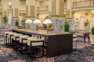 Posezení v ubytování Embassy Suites by Hilton Portland Downtown