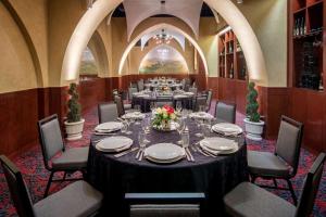 Restaurace v ubytování Embassy Suites by Hilton Portland Downtown
